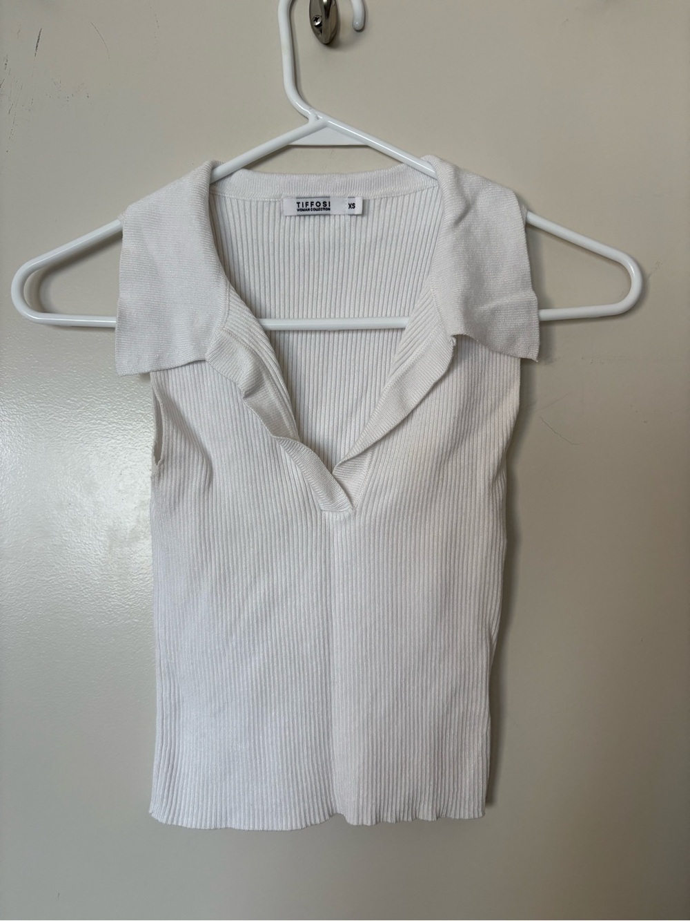 Tiffosi White Ribbed Collared Crop Top